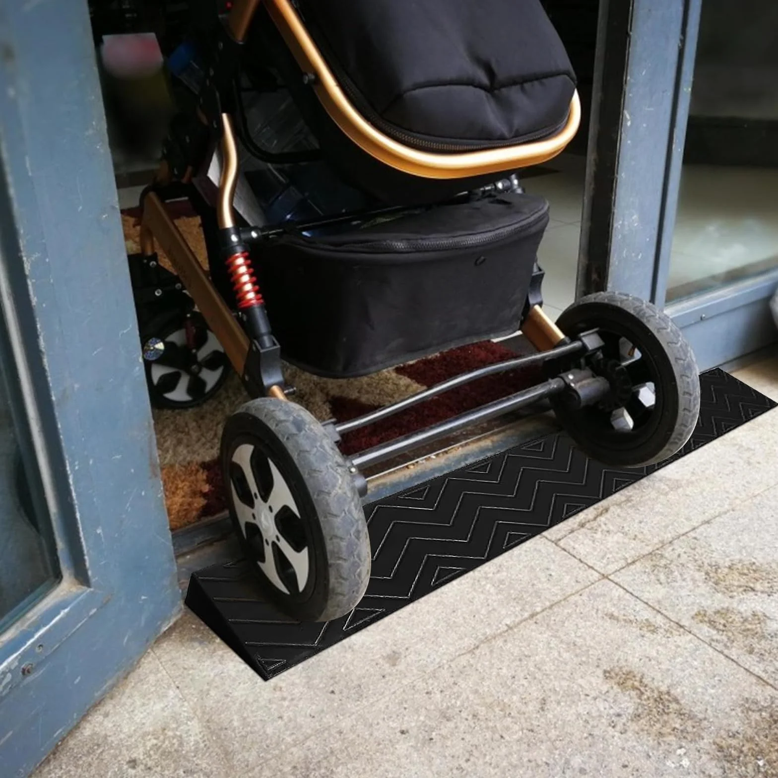 Rampy progowe, rampy progowe do wózków inwalidzkich, antypoślizgowa listwa przejściowa do drzwi, schodów, schodów, robota zamiatającego, skutera mobilnego (czarna, 100 x 10 x 4 cm)