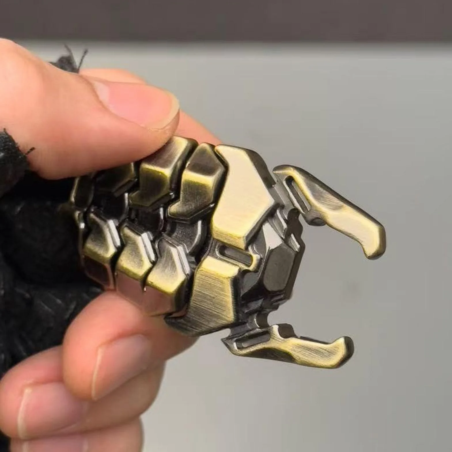 RIZGHWOY Metalowy Otwieracz do Butelek Zabawka z Suwakiem, Karta Push Card Fidget Zabawka dla Dorosłych Kieszonkowy Gadżet Antystresowy do Podróży w Domu (Brązowy)