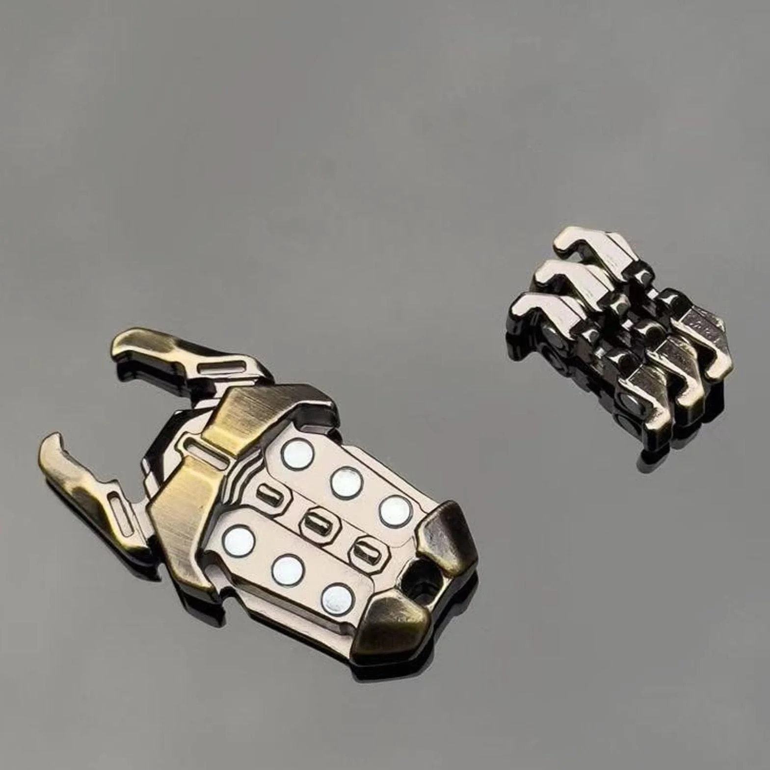 RIZGHWOY Metalowy Otwieracz do Butelek Zabawka z Suwakiem, Karta Push Card Fidget Zabawka dla Dorosłych Kieszonkowy Gadżet Antystresowy do Podróży w Domu (Brązowy)