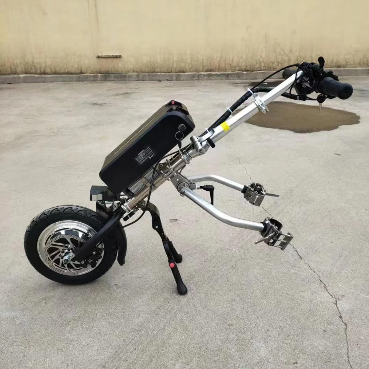 Elektryczny zestaw do konwersji wózka inwalidzkiego 500 W – mocowanie do roweru ręcznego z widelcem wiszącym 30 cm do terapii rehabilitacyjnej – łatwe pociągnięcie dla większej mobilności